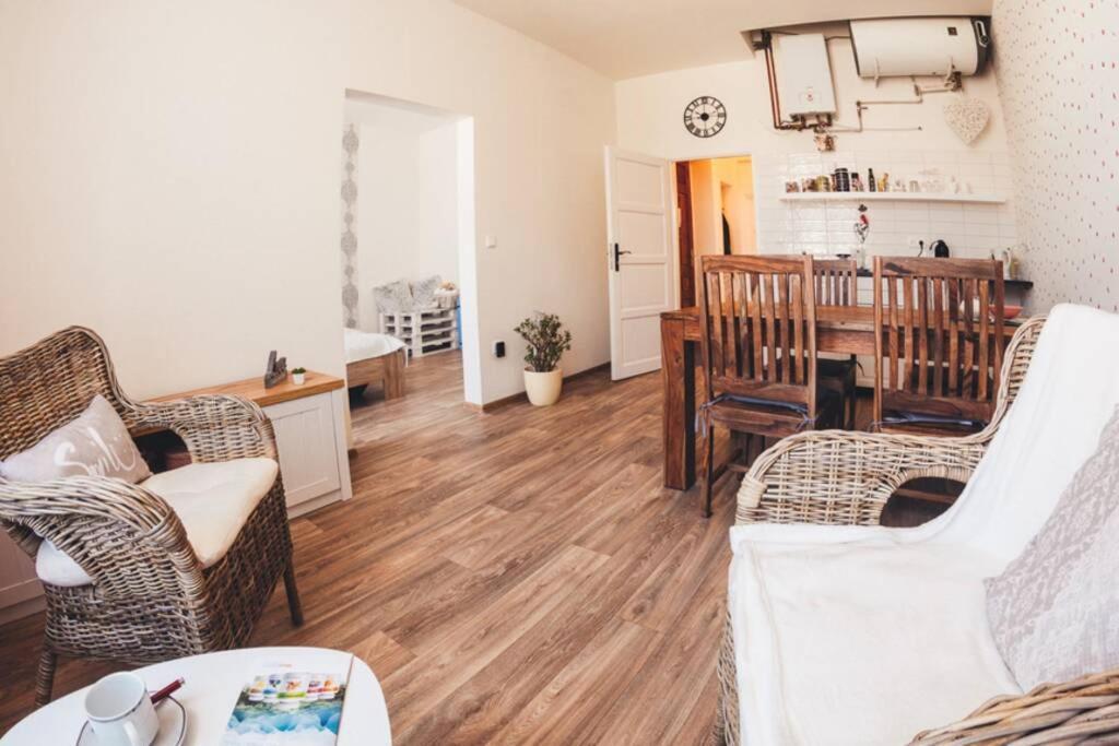 Stylovy Apartman V Centru Nachoda Exteriör bild